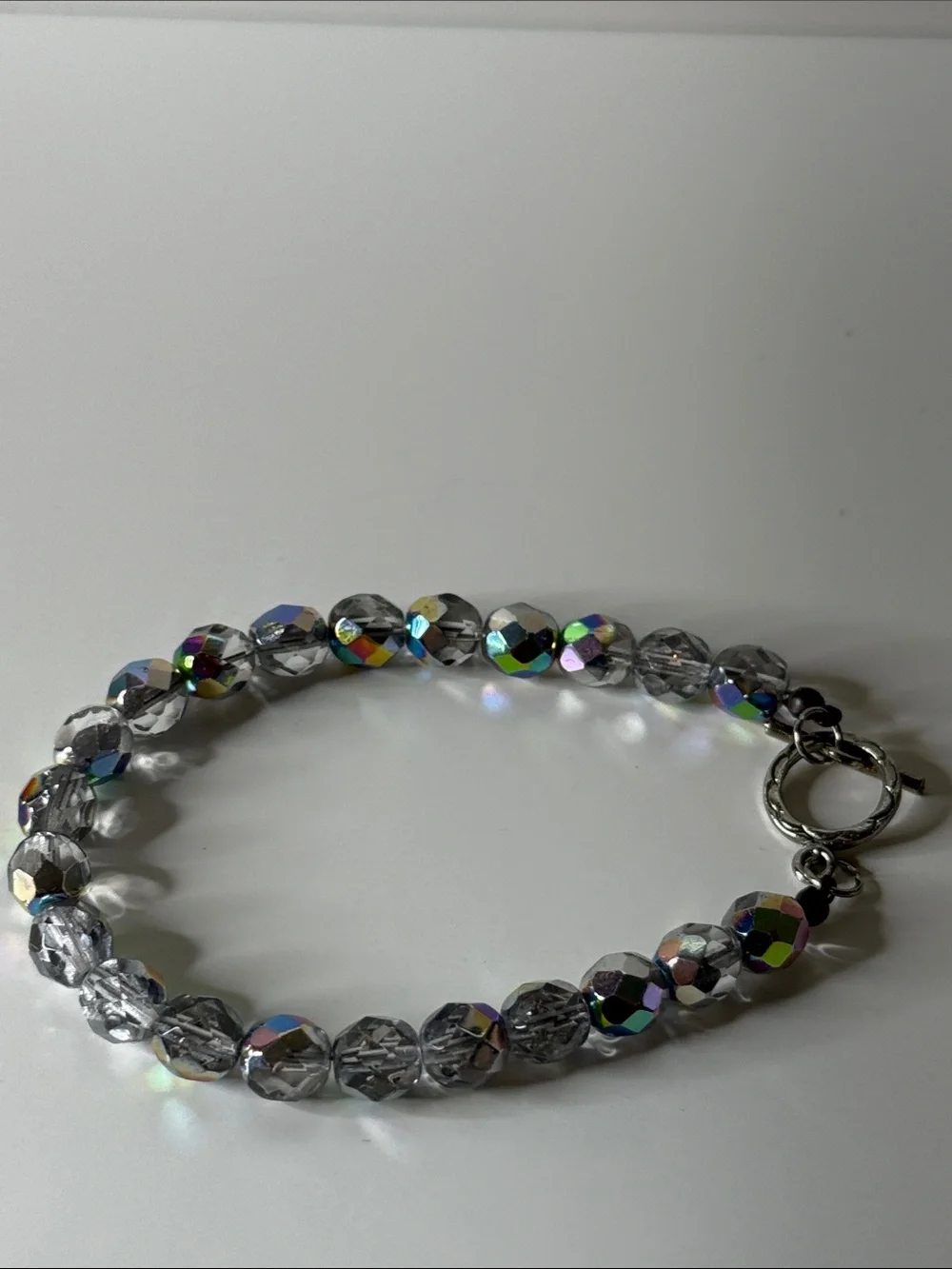 Vintage faceted glass Bead Bracelet in Iridescent Clear carnival style pretty